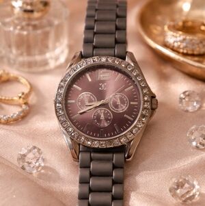 Title:Stylish Gray Rhinestone Bezel Watch – Pre-Owned – Needs Battery